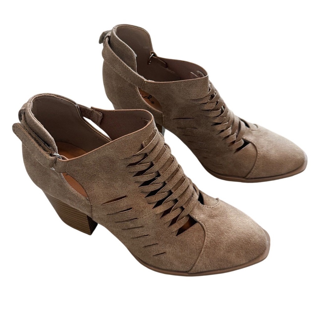 Qupid Taupe Suede Cutout Ankle Bootie Heel Sz 6 –‎ Cute Western Boho Vibes